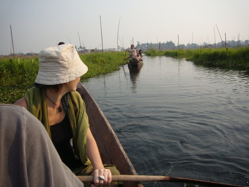 Travel - Myanmar - Inle Lake - Second Boat Trip - The Drivers Village - Paddling through the Village